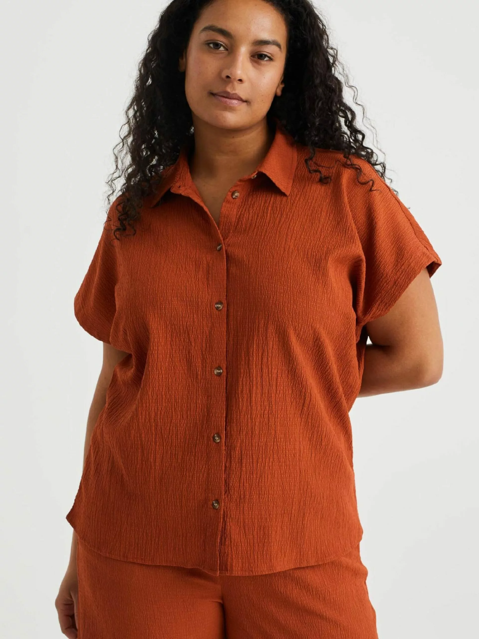 WE FASHION Blouses à Manches Courtes Chemisier Femme Rouille 2 WE FASHION Blouses à Manches Courtes Chemisier Femme Rouille – Image 2