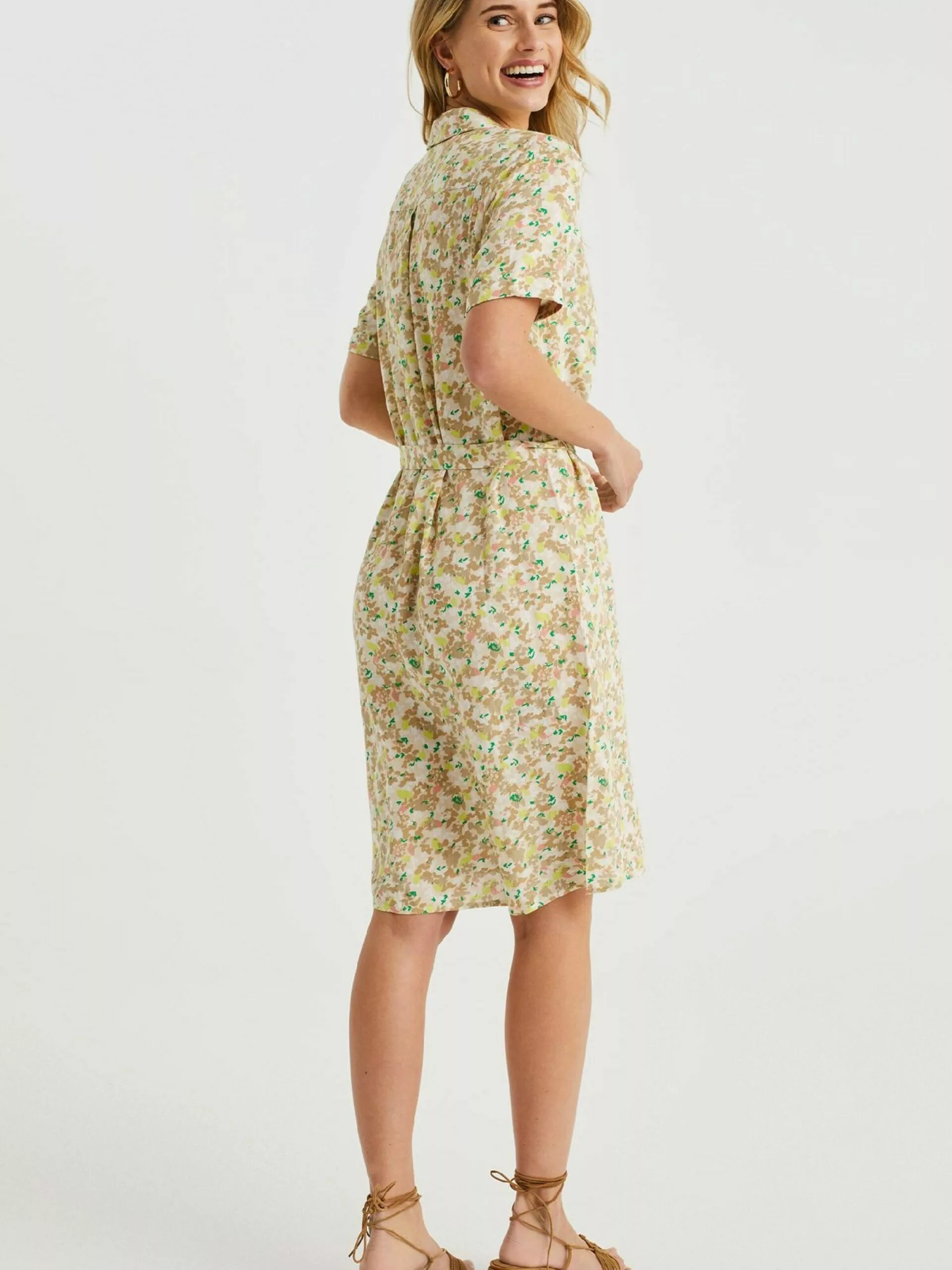 WE FASHION Robes Fluides Robe-chemise Femme Beige 3 WE FASHION Robes Fluides Robe-chemise Femme Beige – Image 3